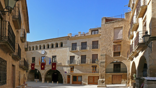 Calaceite - Plaza España - Ayuntamiento